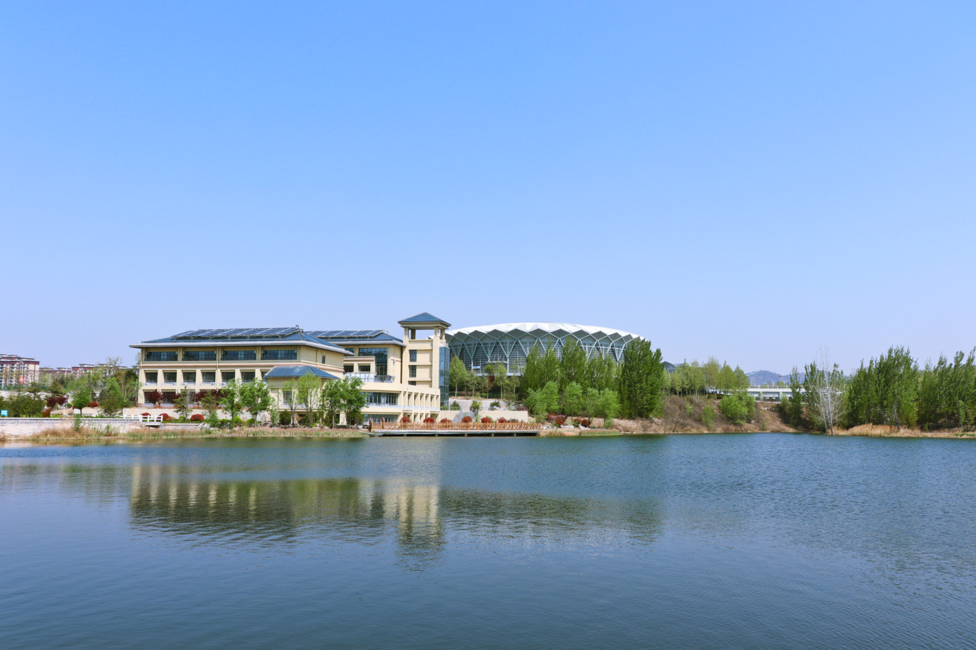 莱芜校区凤仪湖-山东财经大学燕山学院