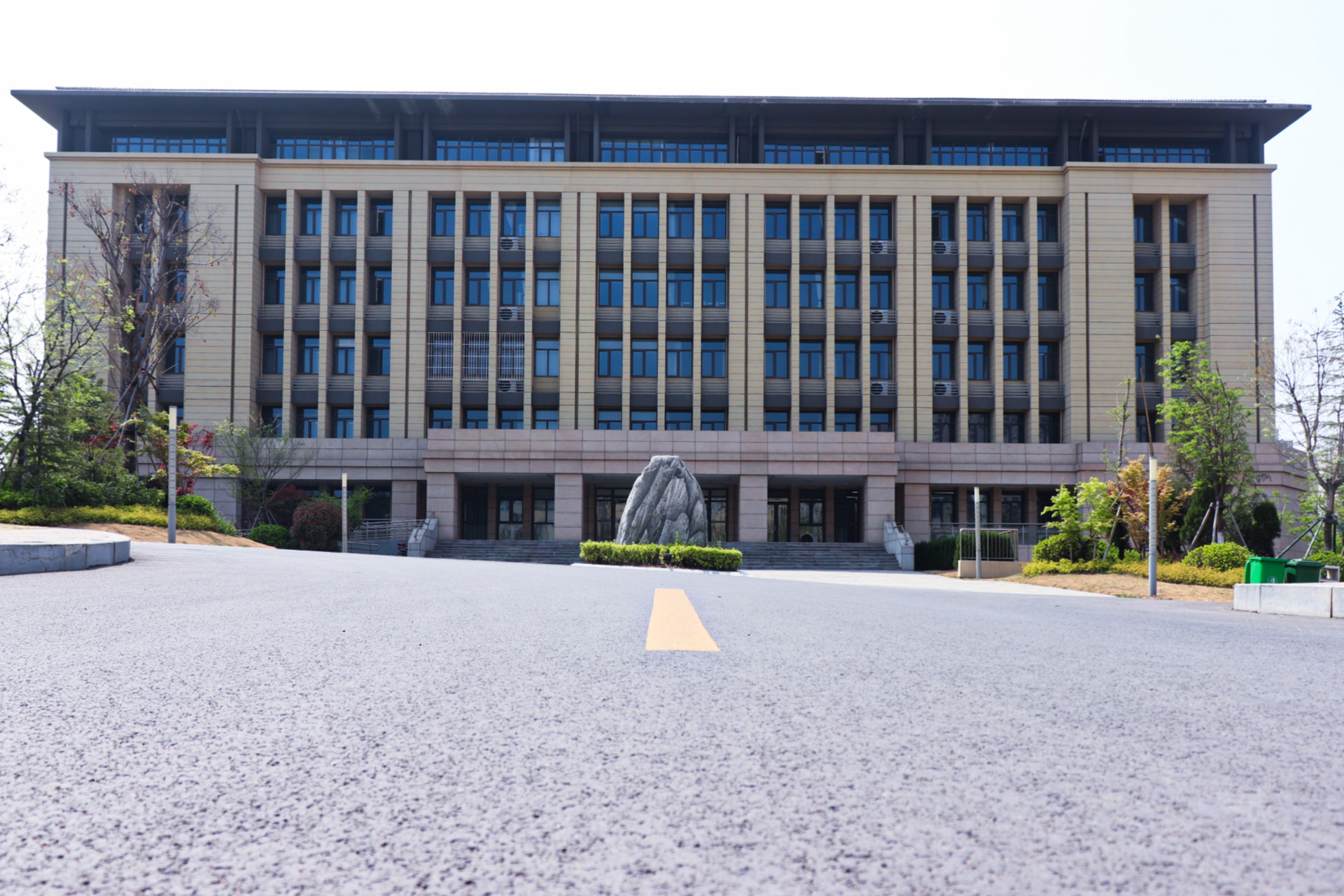 莱芜校区行政楼-山东财经大学燕山学院