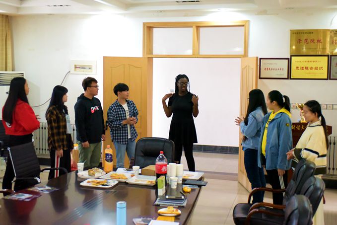 “我在国外的学习与生活”英语沙龙会  修 (6).jpg