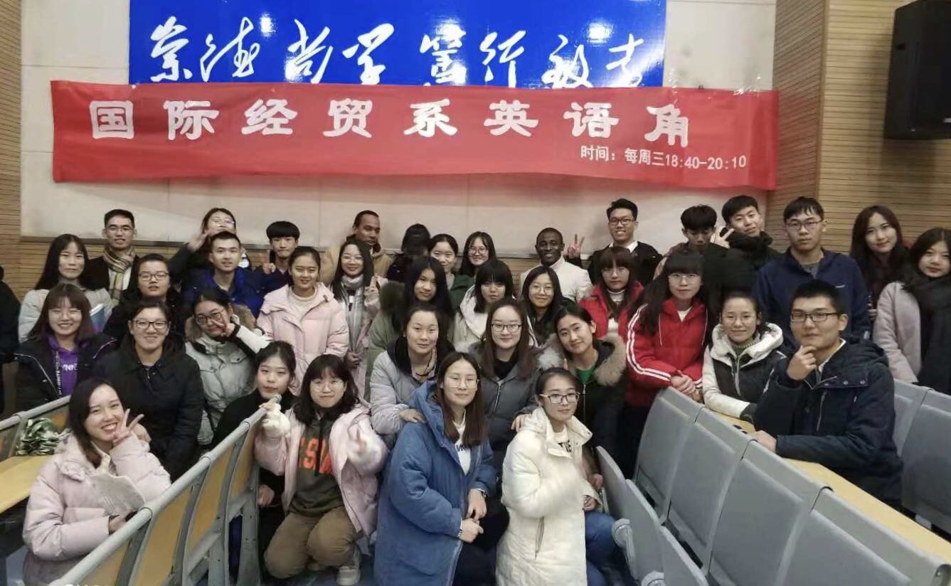 1544685143329795.jpg 英语角.jpg