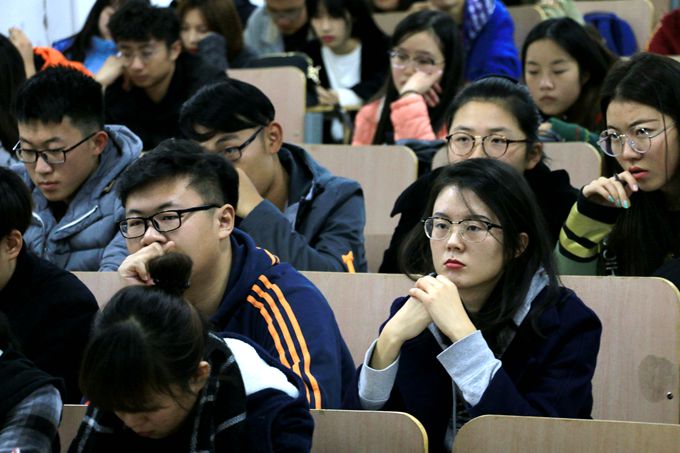 1478008892308150.jpg 20161101张书记讲座—学生干部指导修稿 (7).jpg