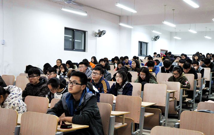 1478008910674221.jpg 20161101张书记讲座—学生干部指导修稿 (1).jpg