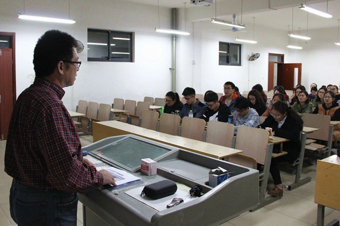 1508901818634675.jpg 党员发展对象讨论会6.jpg